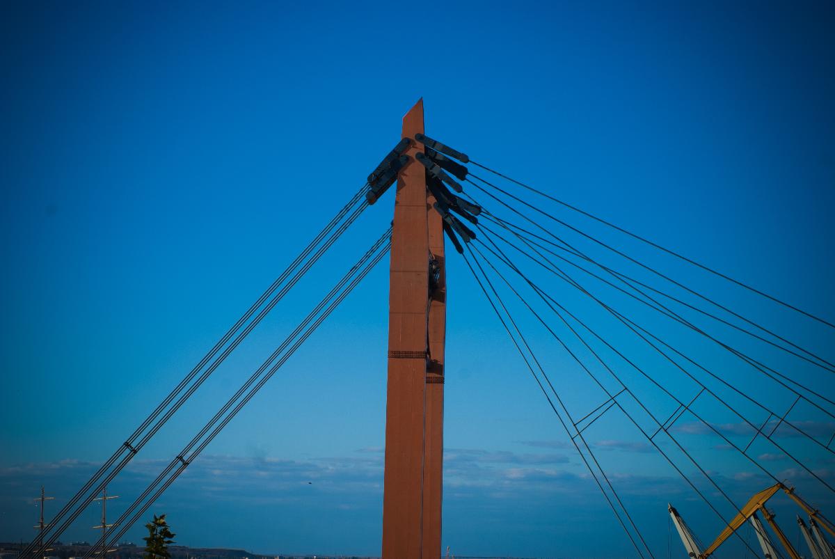 Schrägseilbrücke im Seehafen von Odessa 