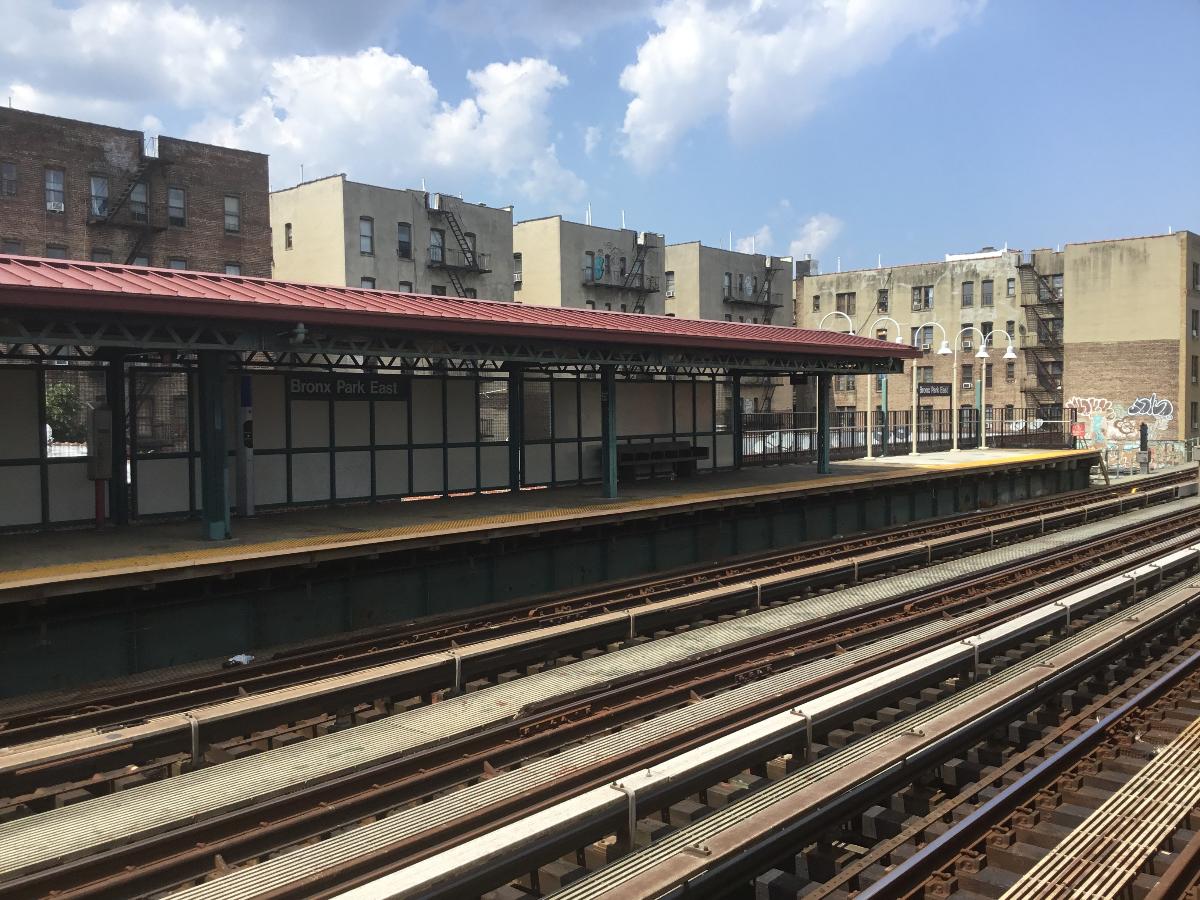Bronx Park East Subway Station (White Plains Road Line) 