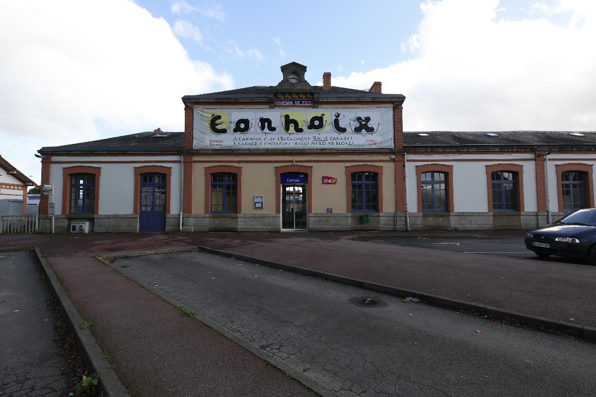 Façade de la gare de Carhaix 