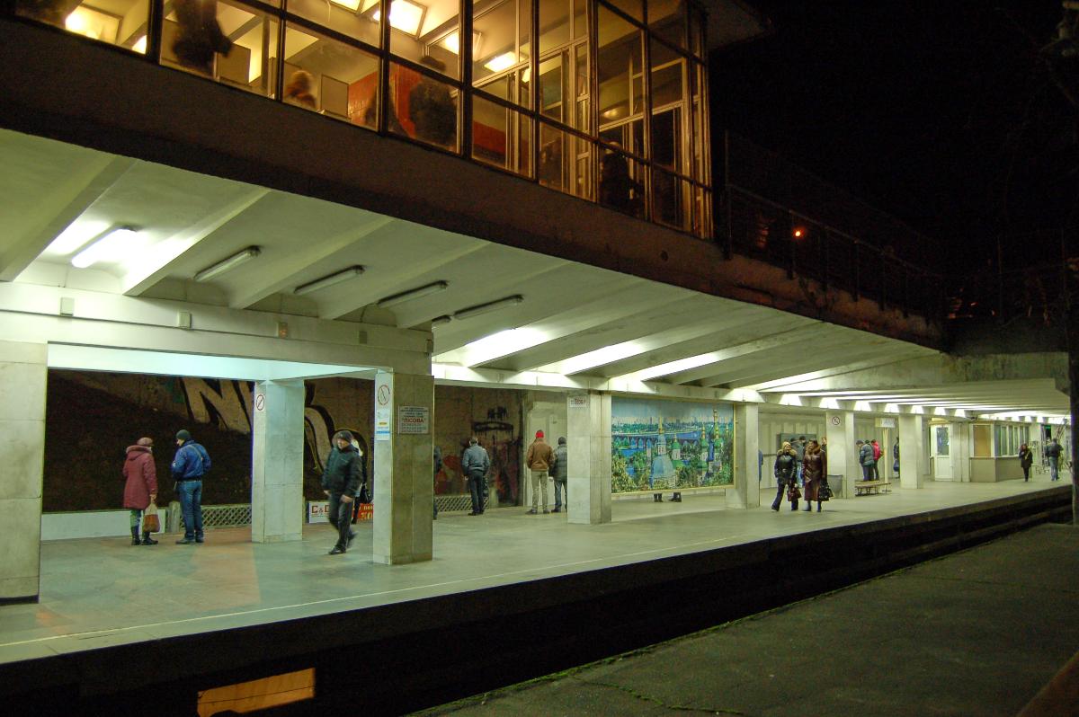 Metrobahnhof Chernihivska 