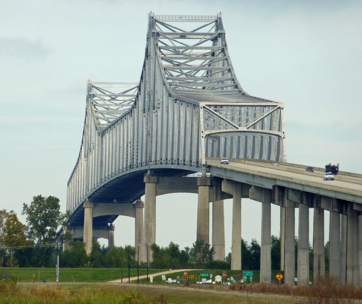 Veterans Memorial Bridge 