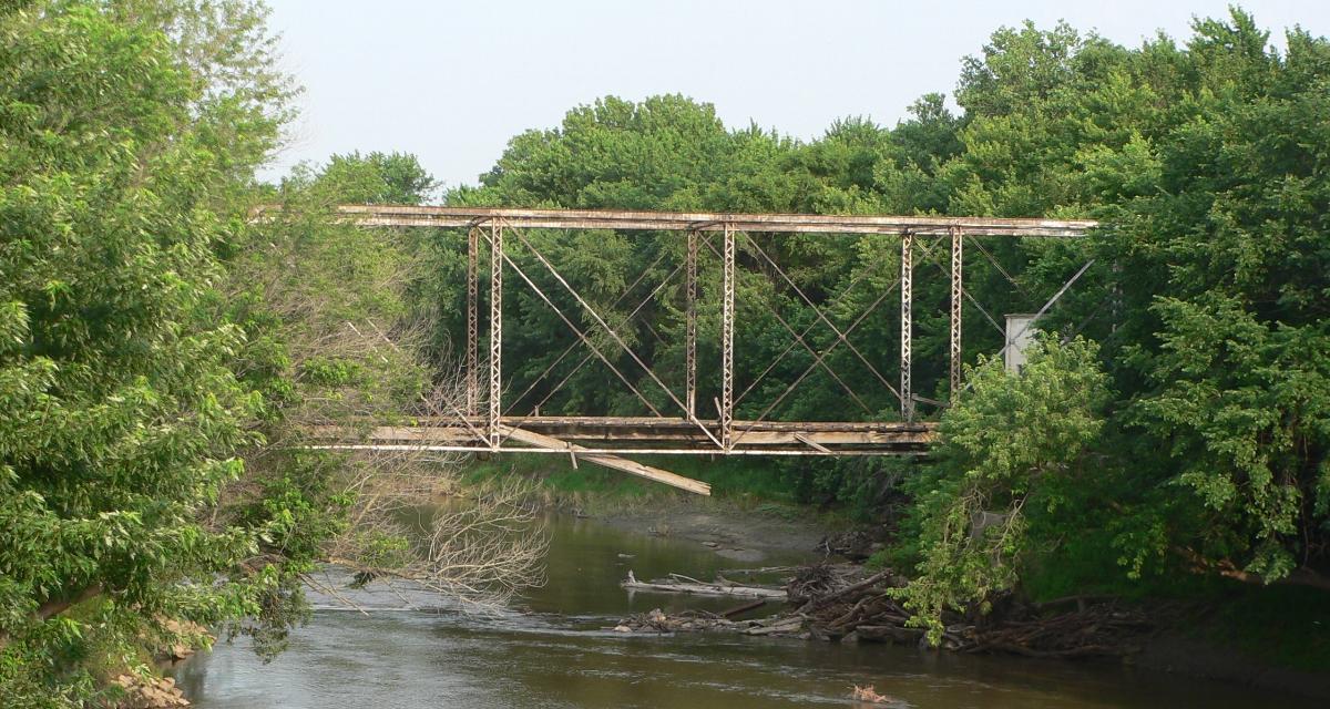 King Iron bridge, crossing the Big Blue River just east of DeWitt, Nebraska Seen from the northwest (upstream).