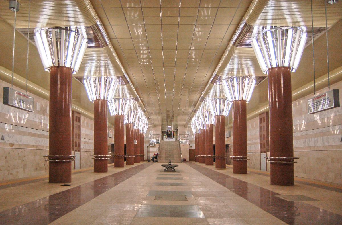 Metrobahnhof Demiivska 