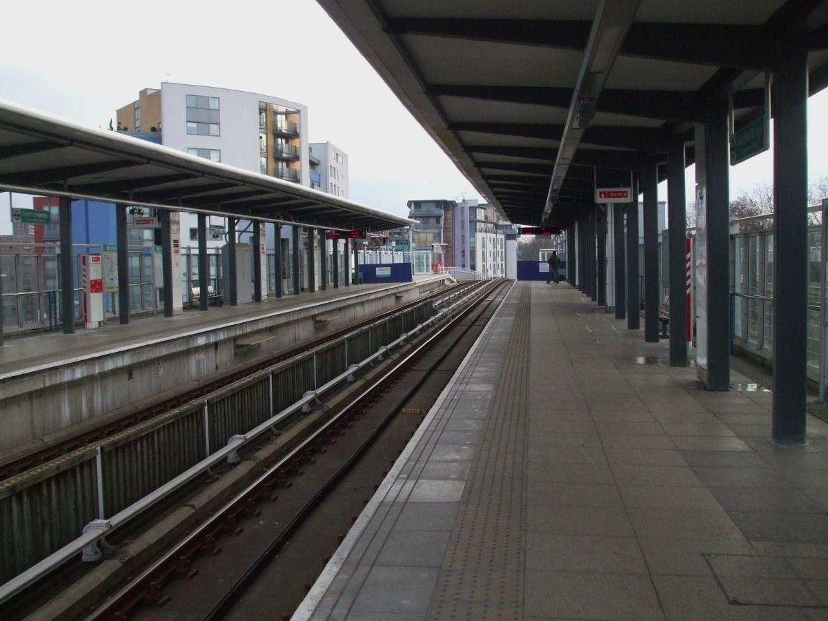 Deptford Bridge DLR station looking south Platform extension work in progress at the southern end, as of December 2008.