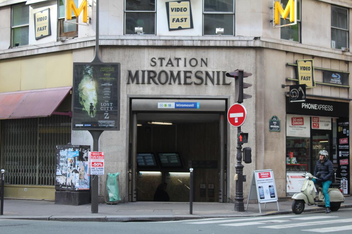 Entrée de la station de métro Miromesnil à Paris 