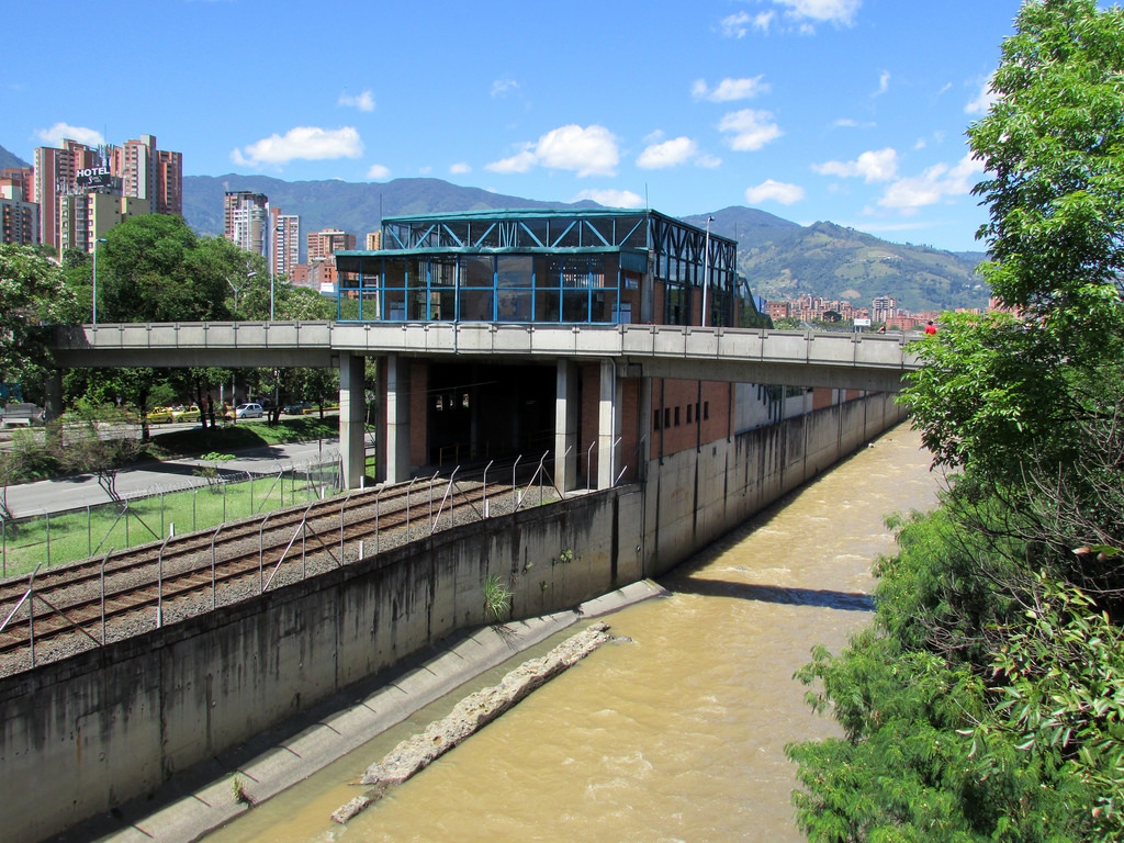 Estación Aguacatala (Metro de Medellín) 