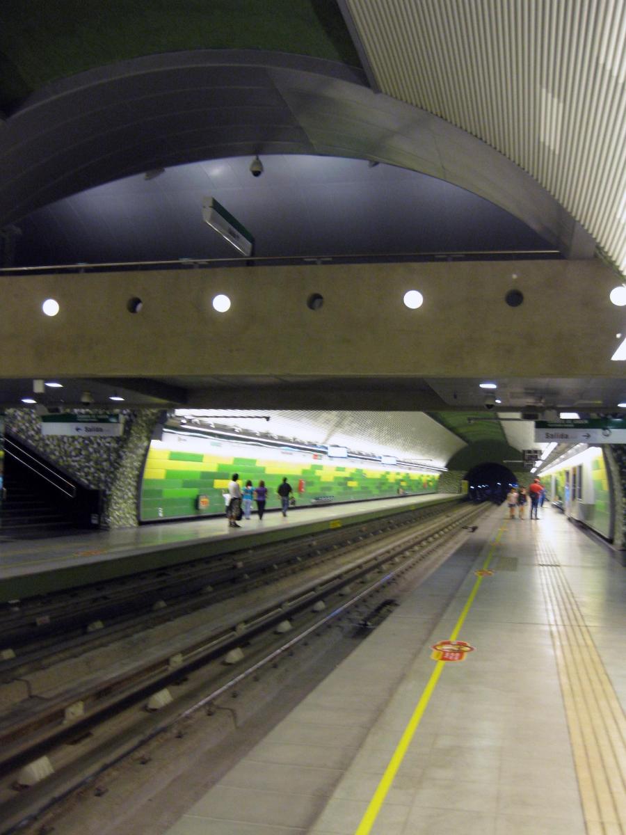 Metrobahnhof Barrancas 