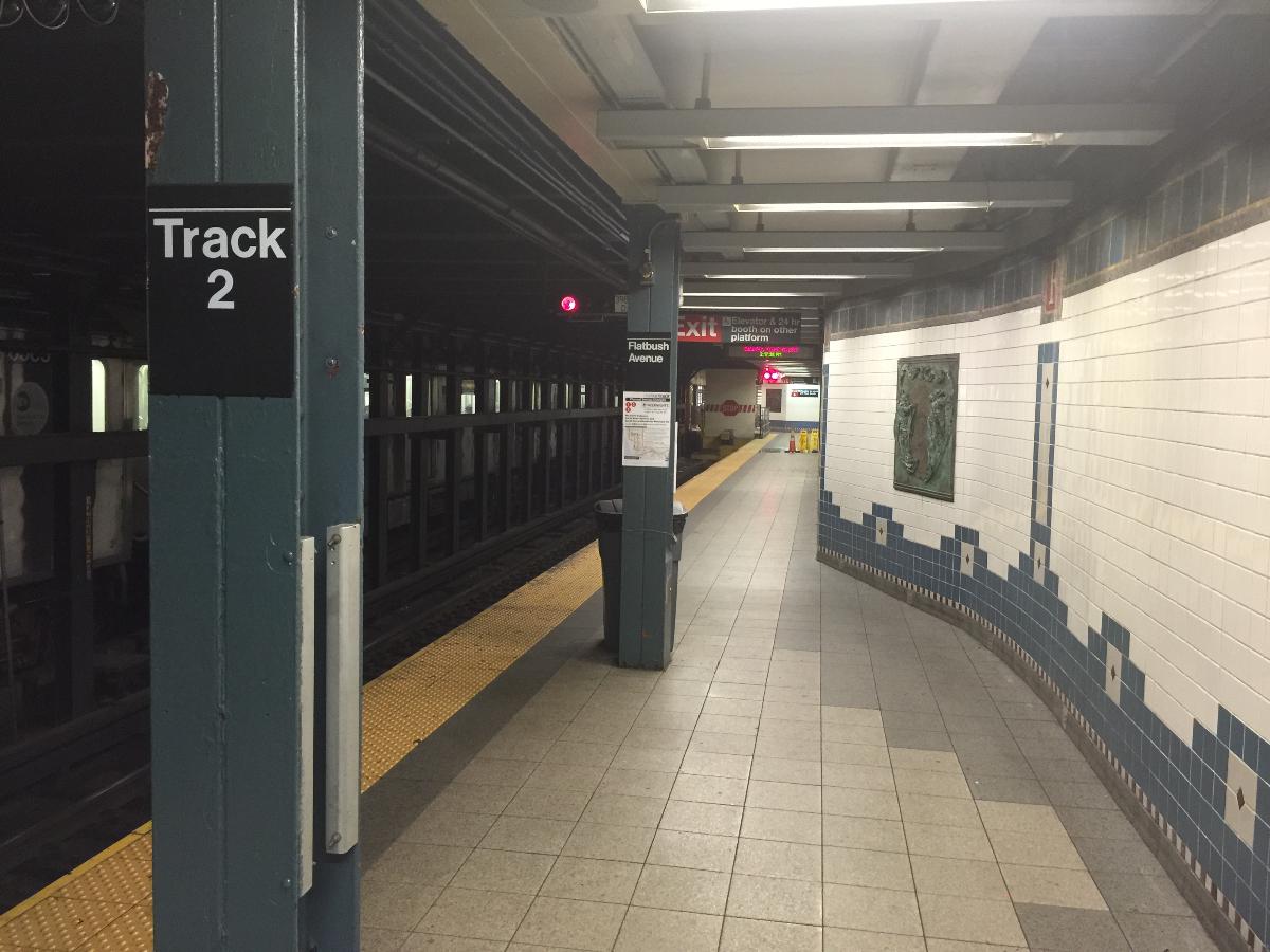 Station platform at Flatbush Avenue – Brooklyn College on the IRT Nostrand Avenue Line 