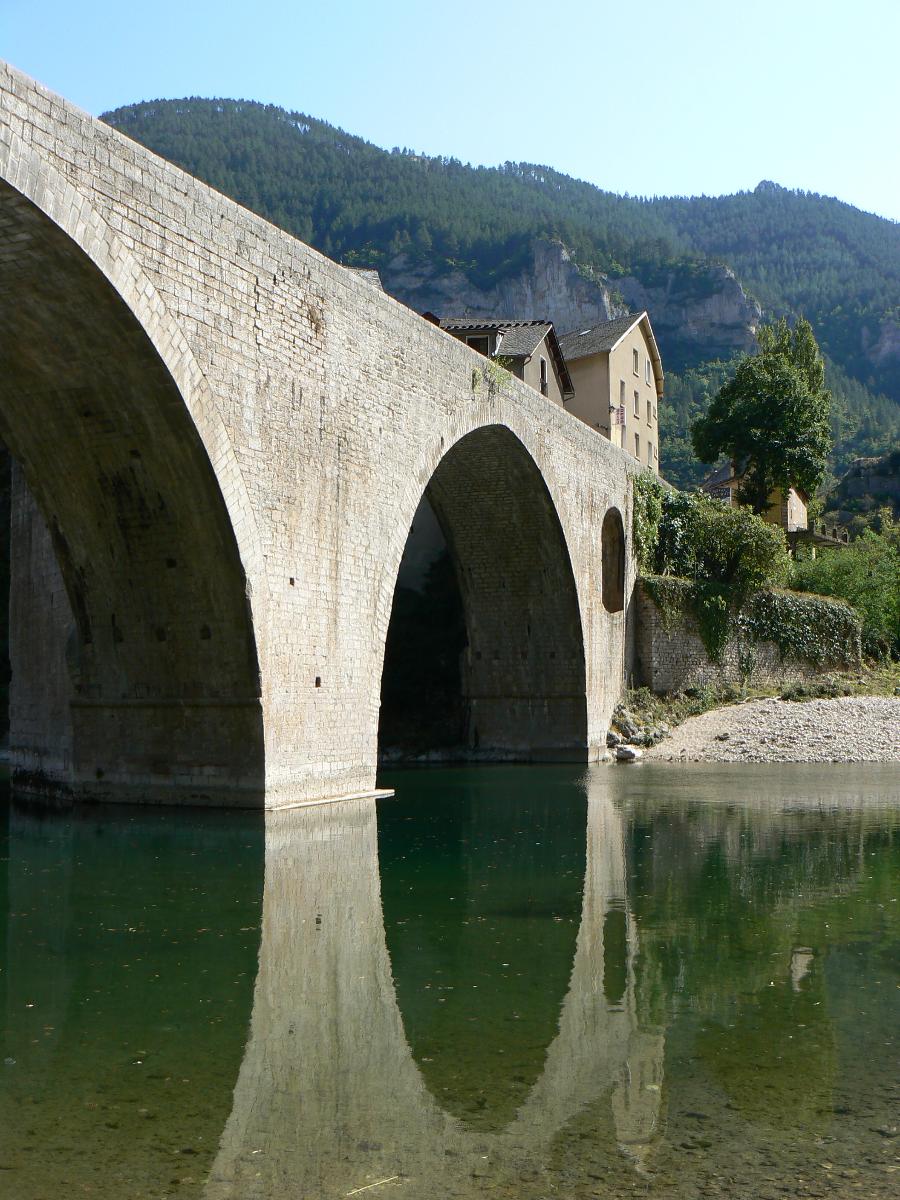 Pont sur le Tarn de Sainte-Enimie en Lozère 