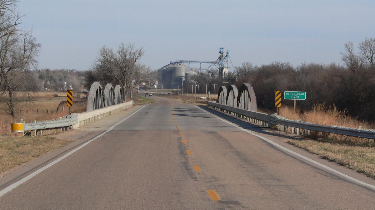 Franklin Bridge Franklin Bridge, carrying Nebraska Highway 10 over the Republican River, about one mile south of Franklin, Nebraska (visible in background; the zoom lens used in the photo makes the bridge appear closer to the city). The Warren pony truss bridge was built in 1932 by the Nebraska Bureau of Roads &amp; Bridges. It is listed in the National Register of Historic Places.