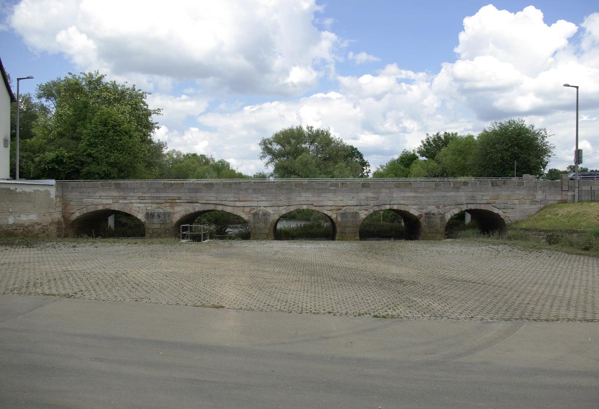 Bogenbrücke in Vach, 1788 erbaut und 1993 umfassend renoviert 