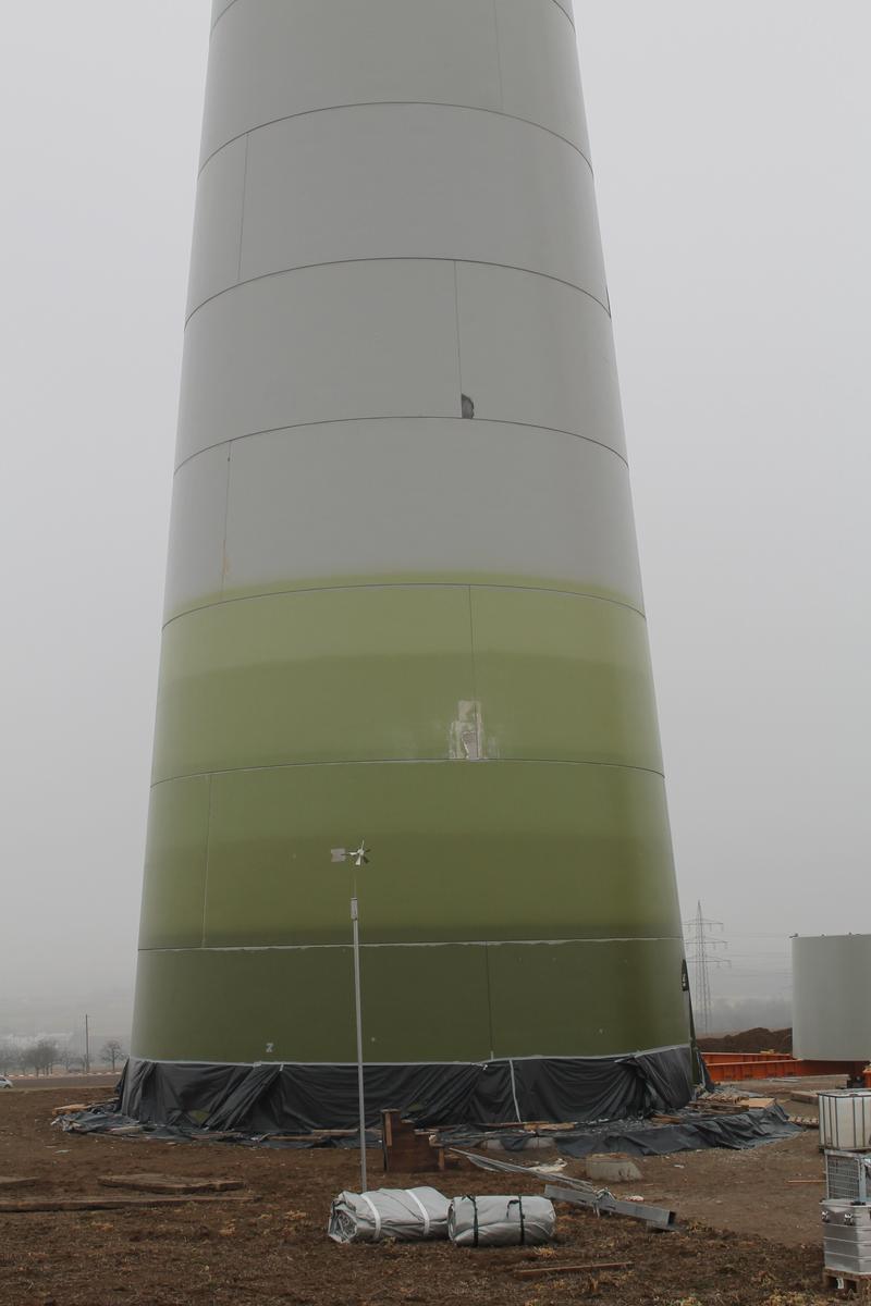 Fuss der Enercon E-82 Windkraftanlage Ingersheim 