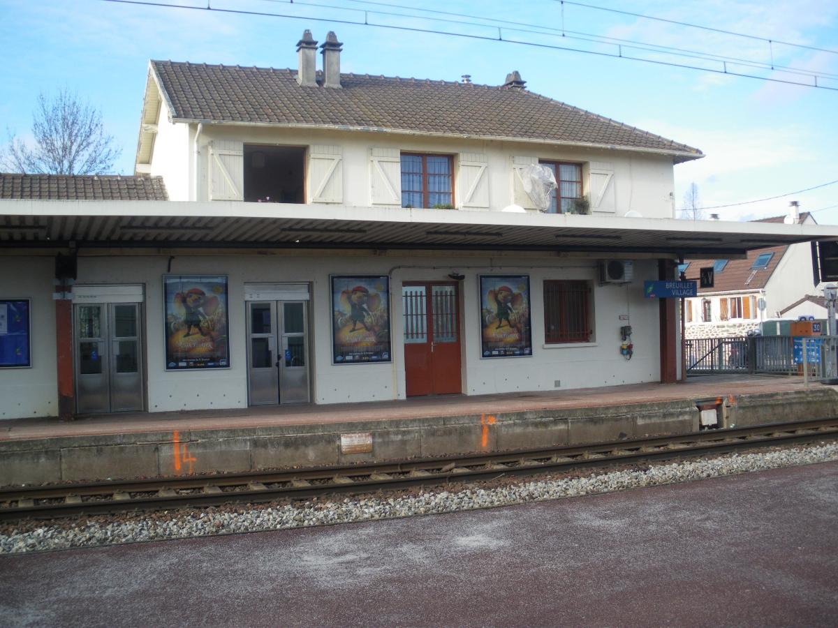 Breuillet - Village Railway Station 