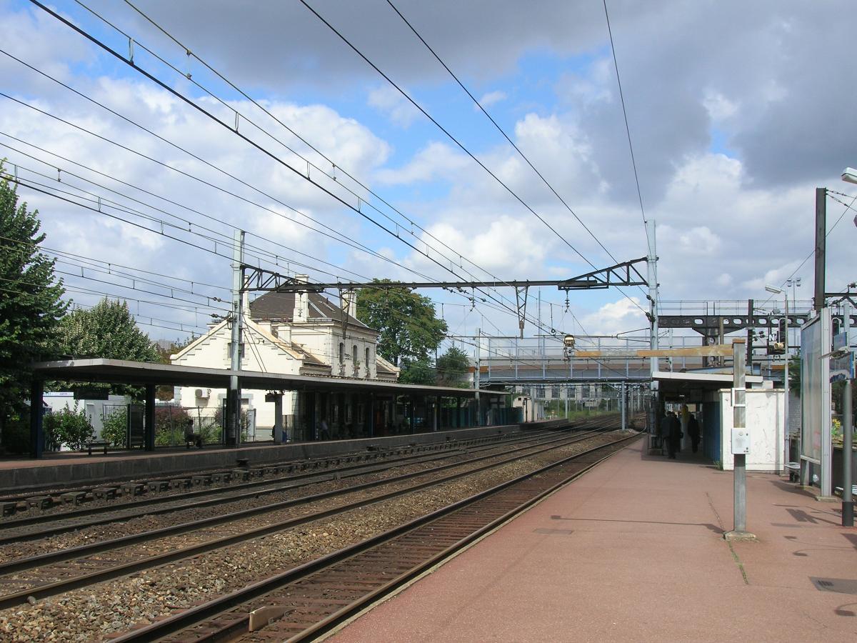 Ivry-sur-Seine Railway Station 