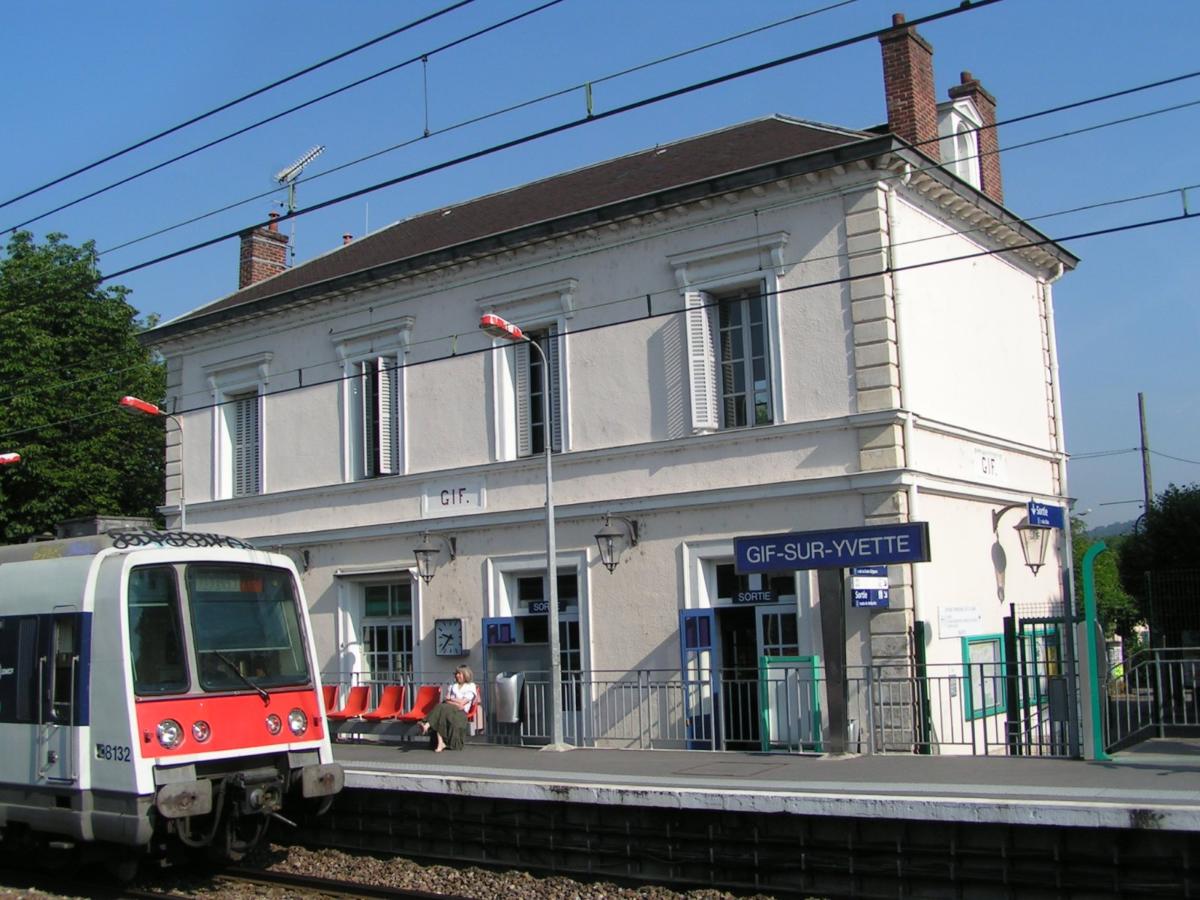Bahnhof Gif-sur-Yvette(Fotograf: Christophe Jacquet) 