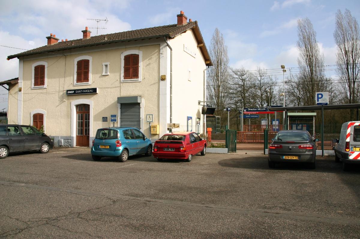 Saint-Fargeau Railway Station 