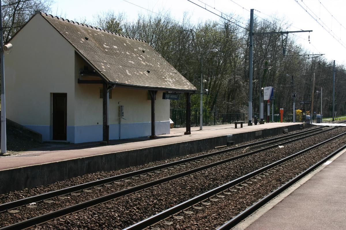 Bahnhof Buno - Gironville 