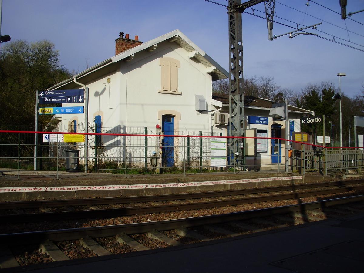 Chilly-Mazarin Railway Station 