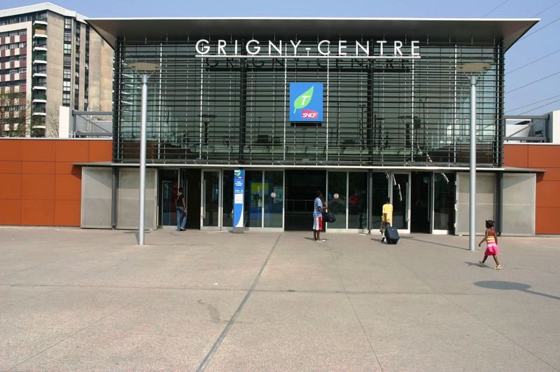 Bahnhof Grigny - Centre 