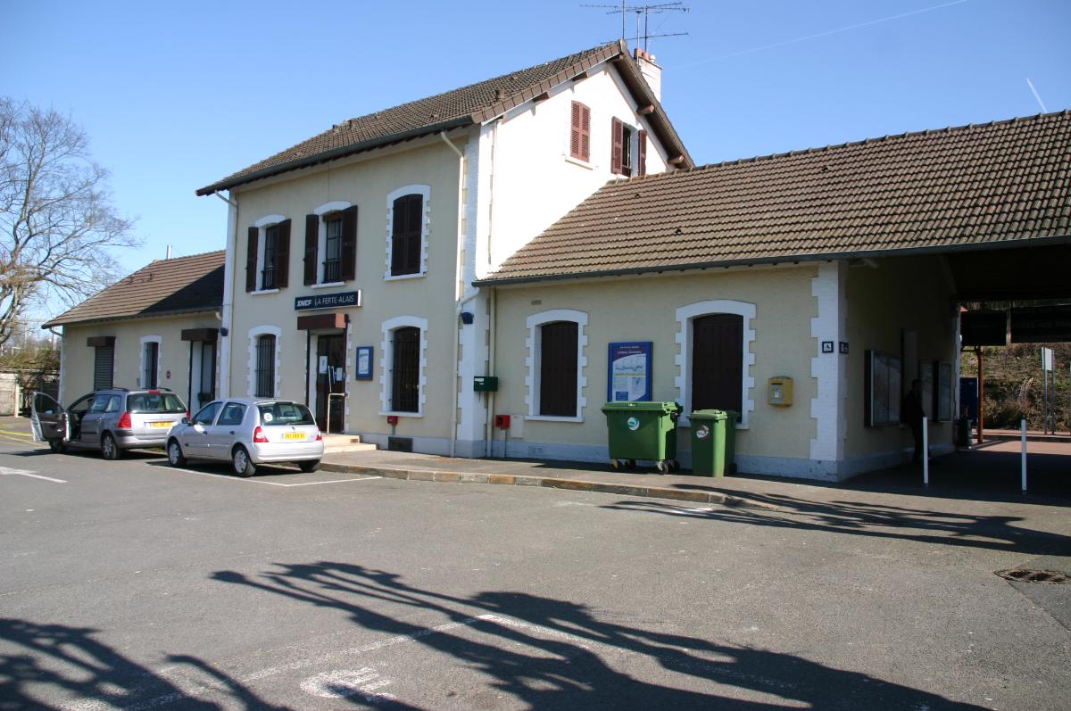 Bahnhof La Ferté-Alais 