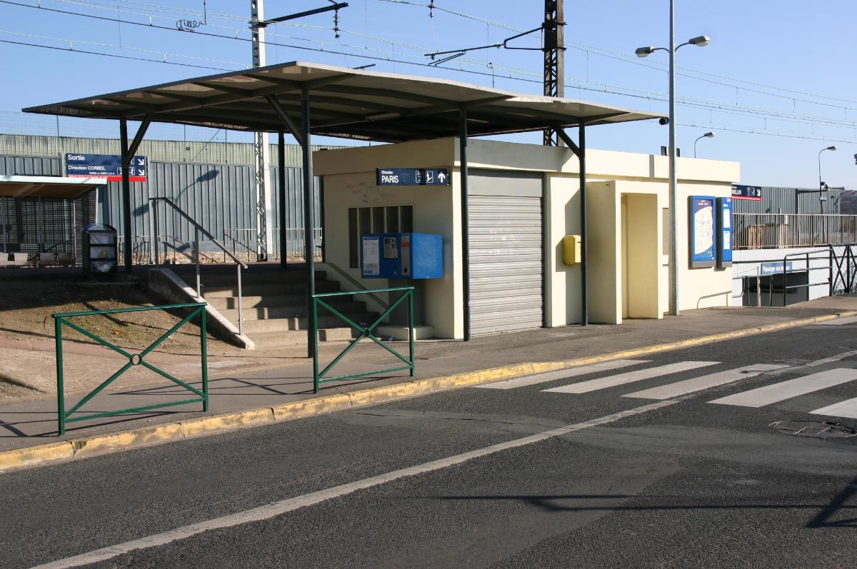 Villabé Railway Station 