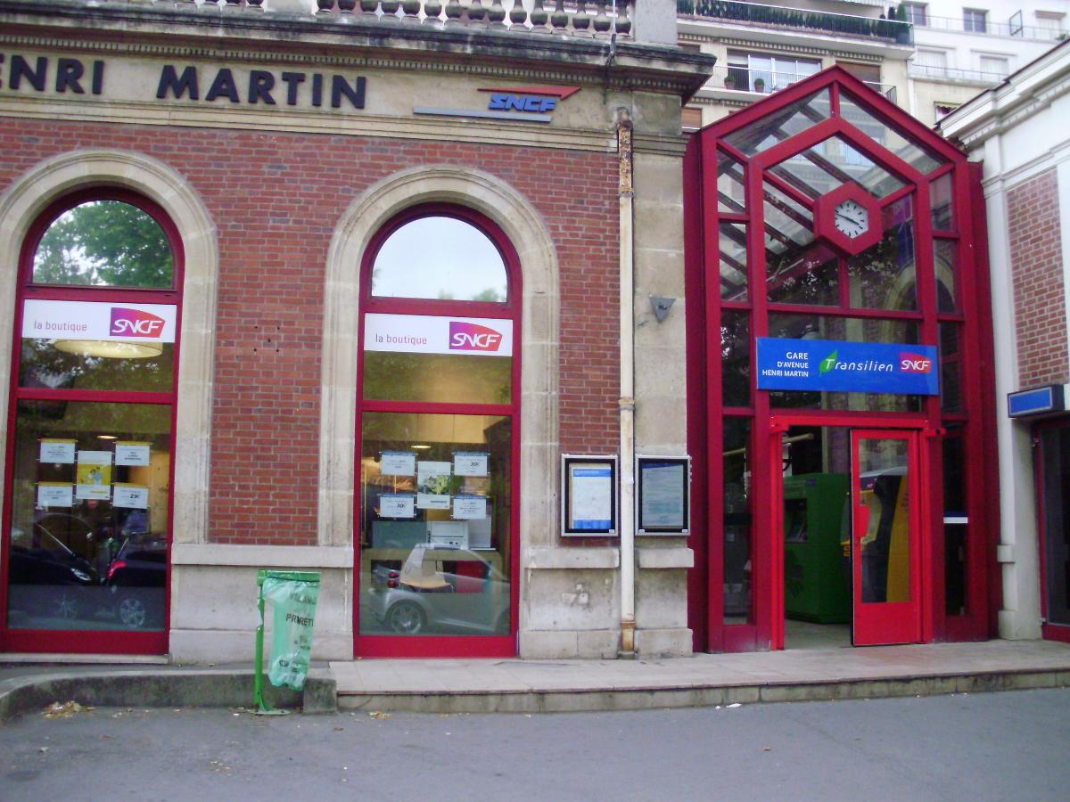 Avenue Henri Martin Station 