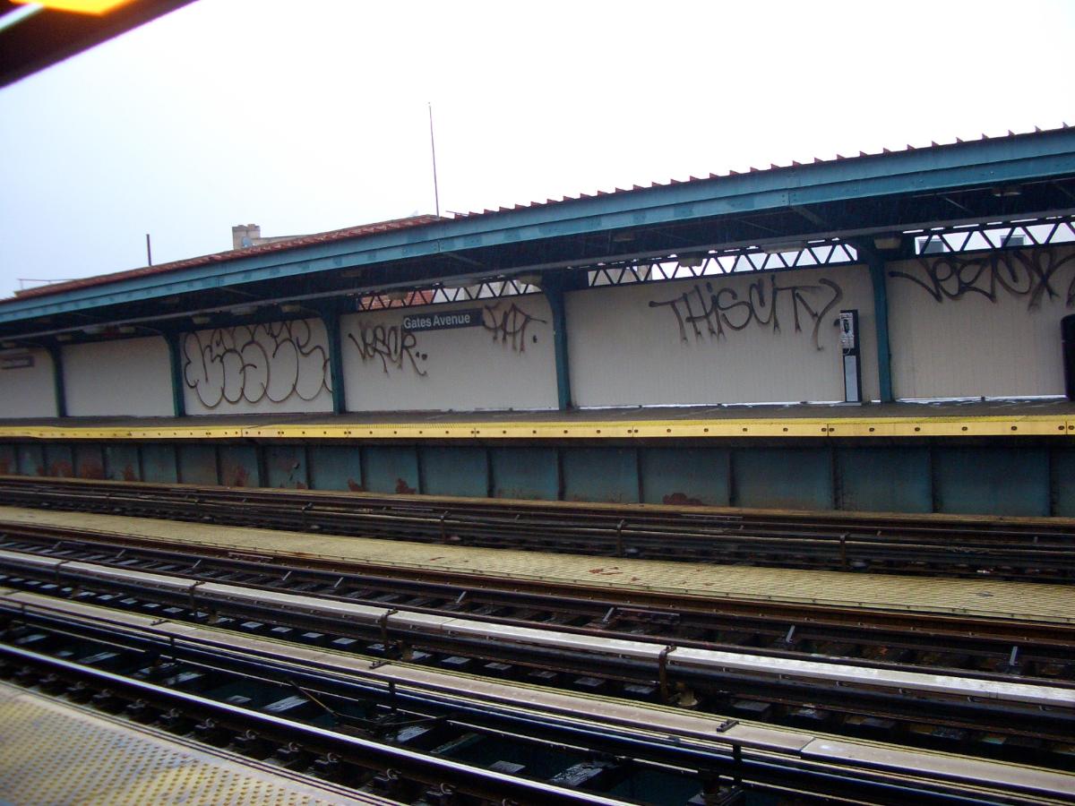 Gates Avenue Subway Station (Jamaica Line) 