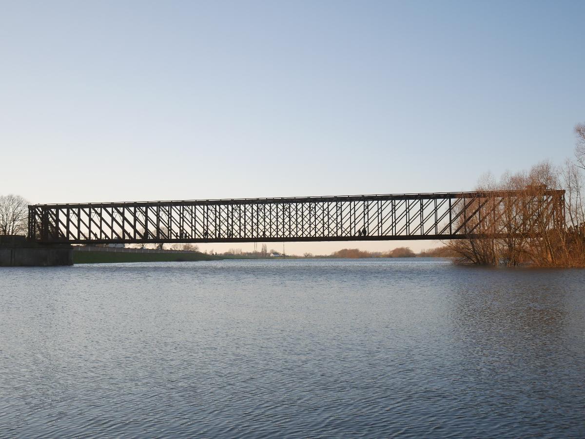 Ehemalige Eisenbahnbrücke über den Altrhein bei Griethausen in der Gemeinde Kleve 