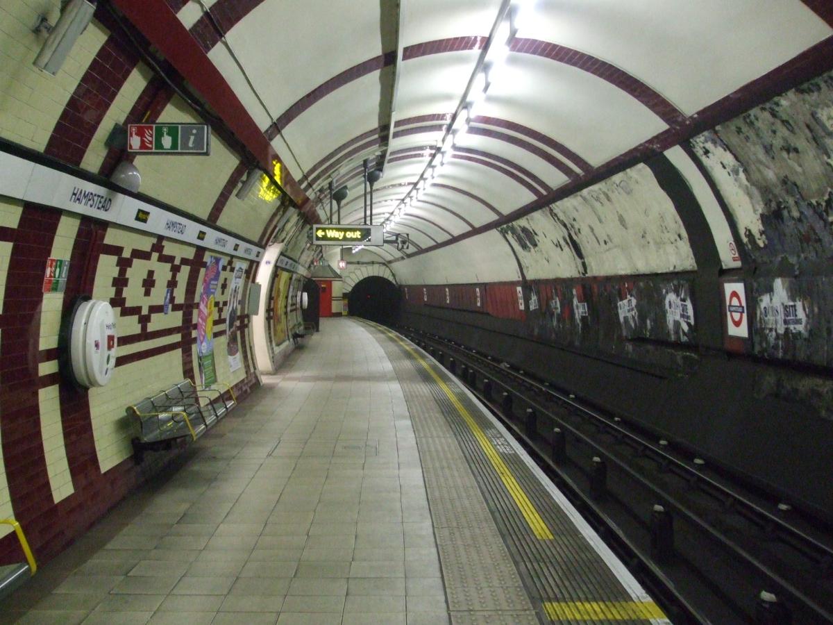 Hampstead tube station northbound platform looking south 
