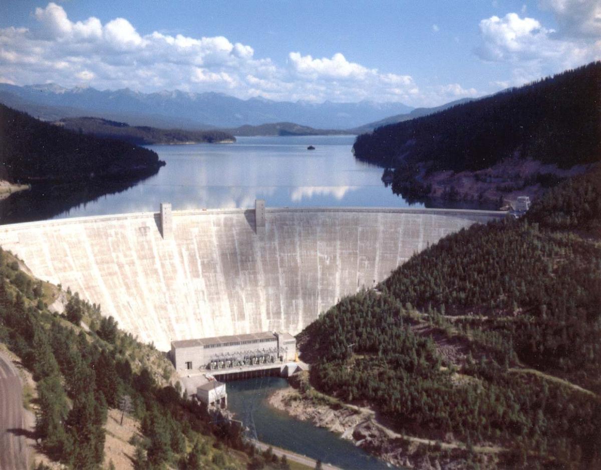Hungry Horse Dam Hungry Horse Dam, on Montana's Flathead River, helped to pave the way for using fly ash in concrete. Completed in 1953, the dam was built with 120,000 metric tons of fly ash. It is one of the largest concrete-arch dams in the nation.