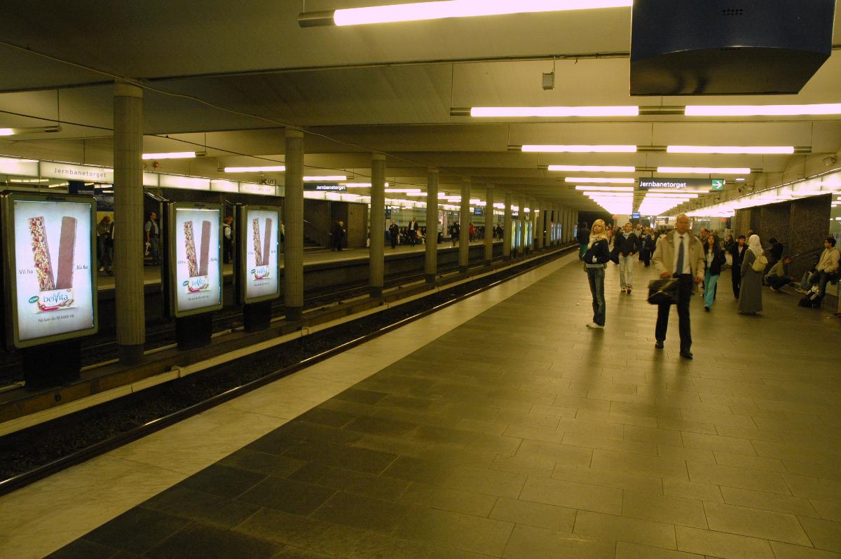 The eastbound platform of Jernbanetorget Metro station, Oslo 