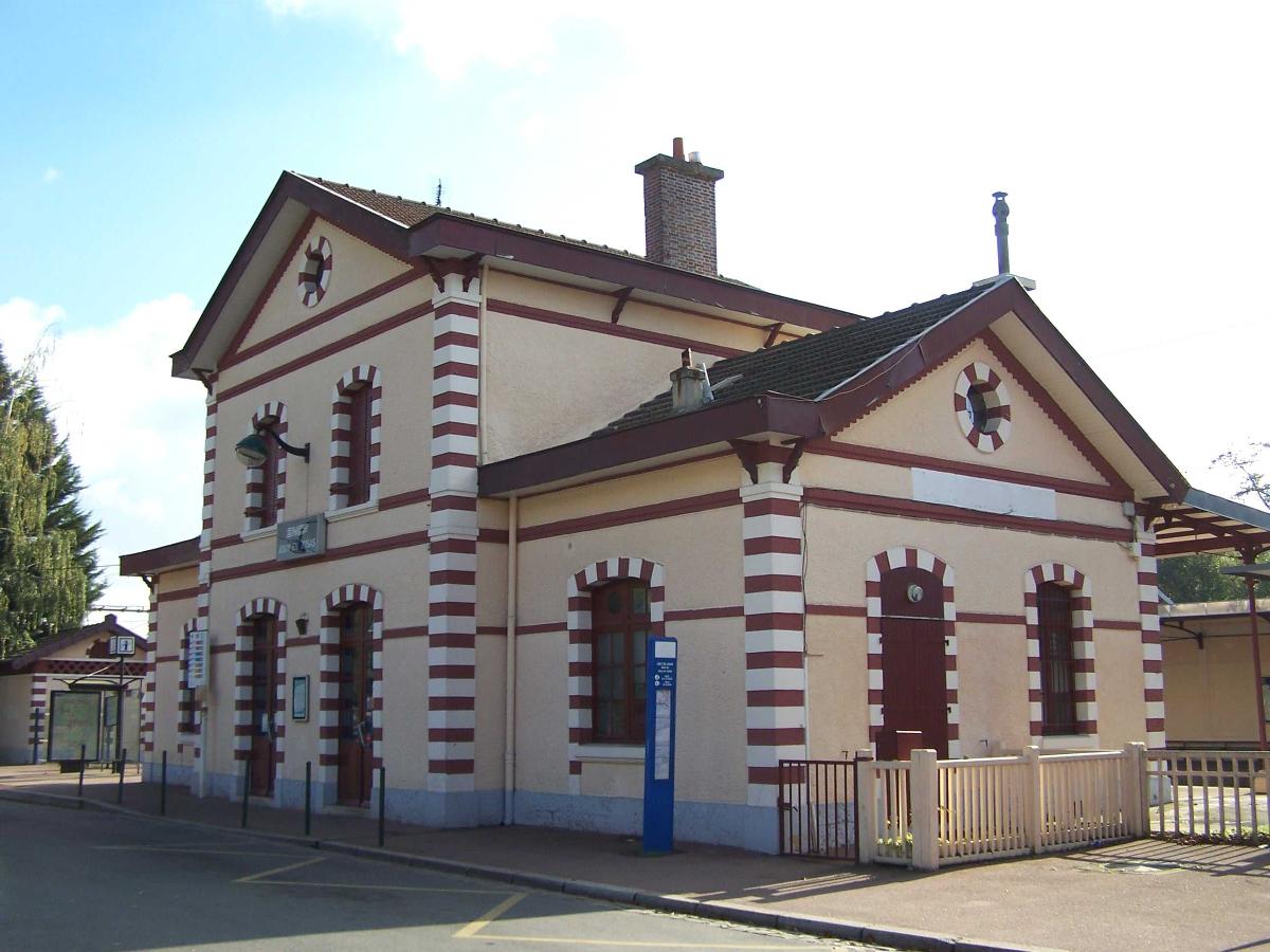 Jouy-en-Josas Railway Station 