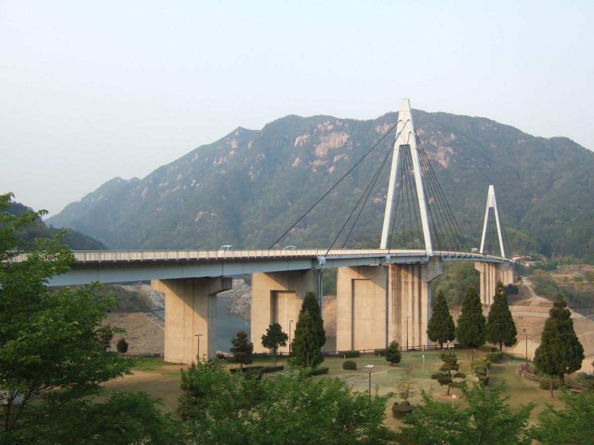 Yasaka-Brücke 