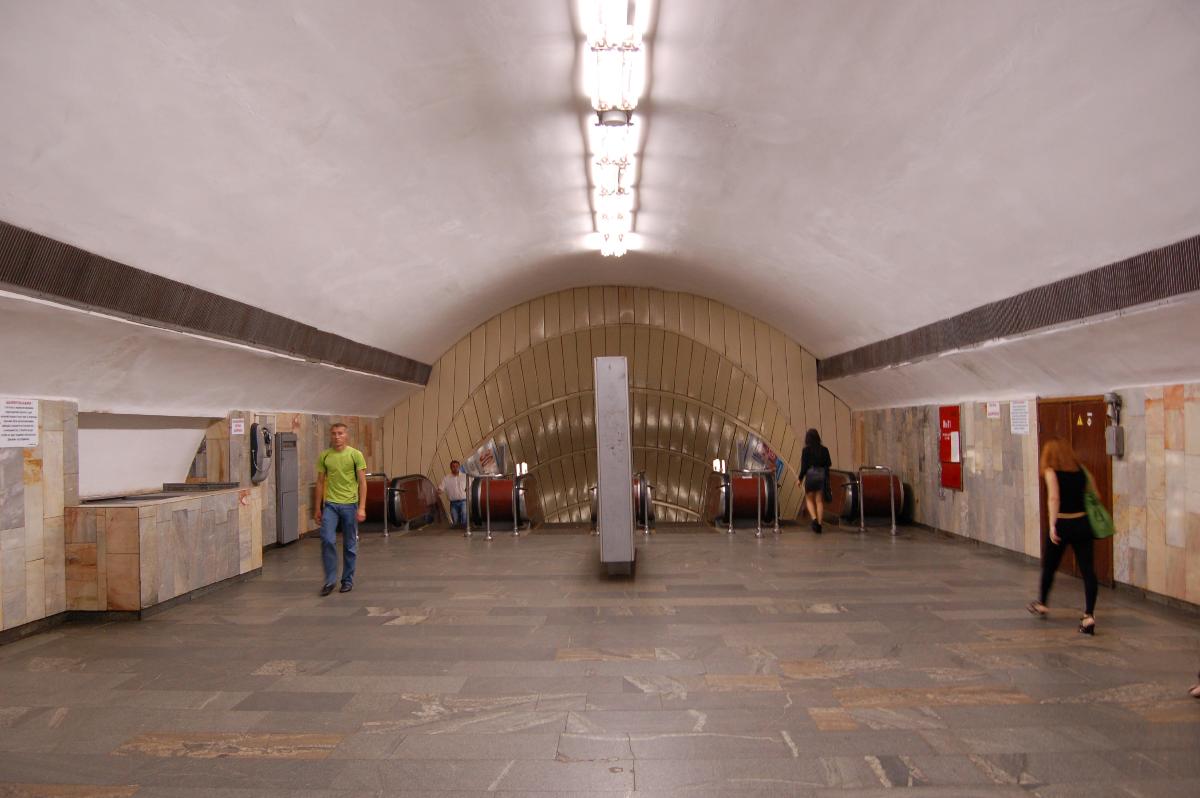 Metrobahnhof Palats Sportu 