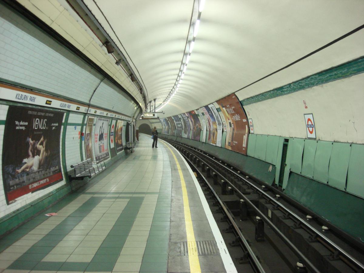 The southbound platform of Kilburn Park tube station 