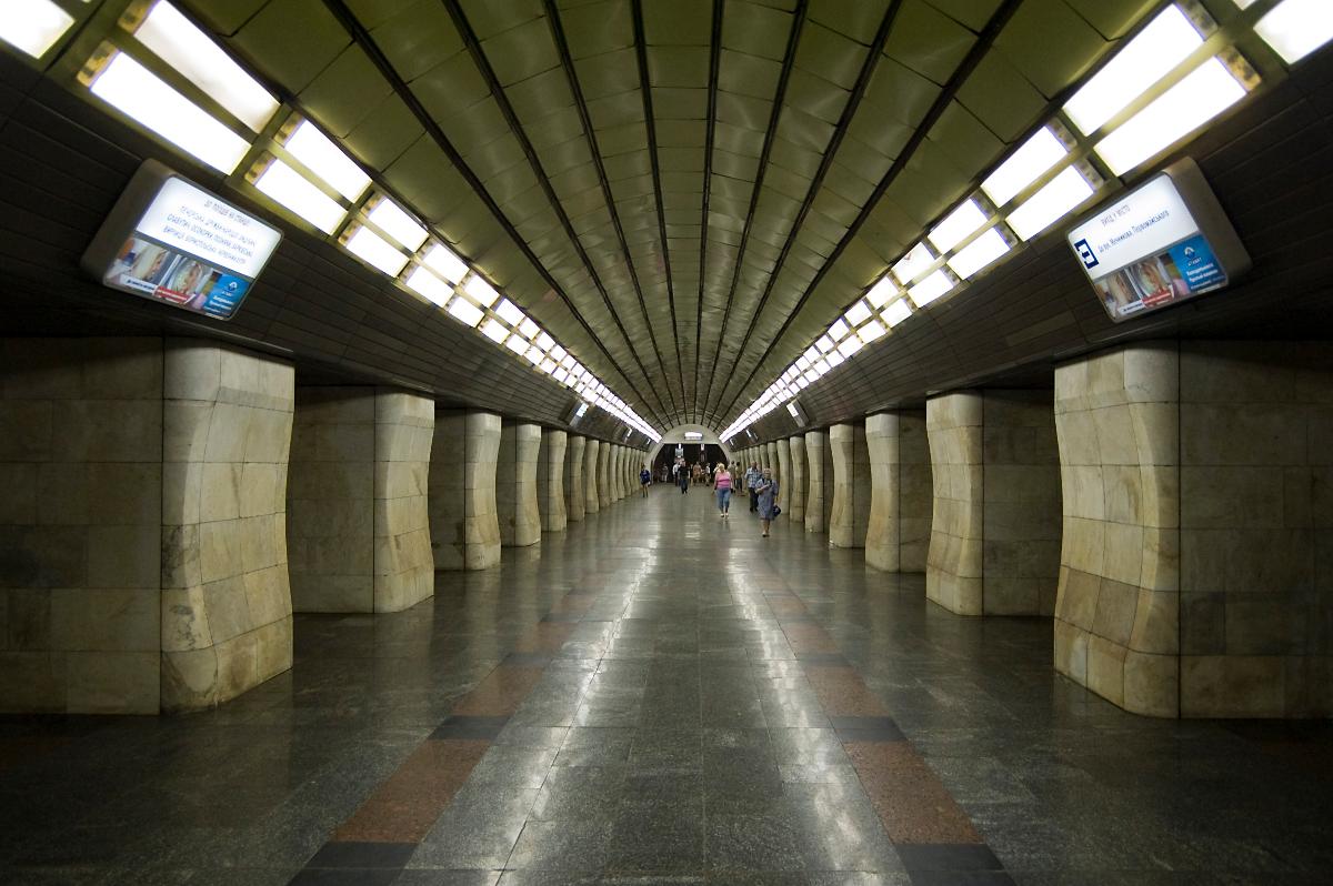 Klovska Metro Station 