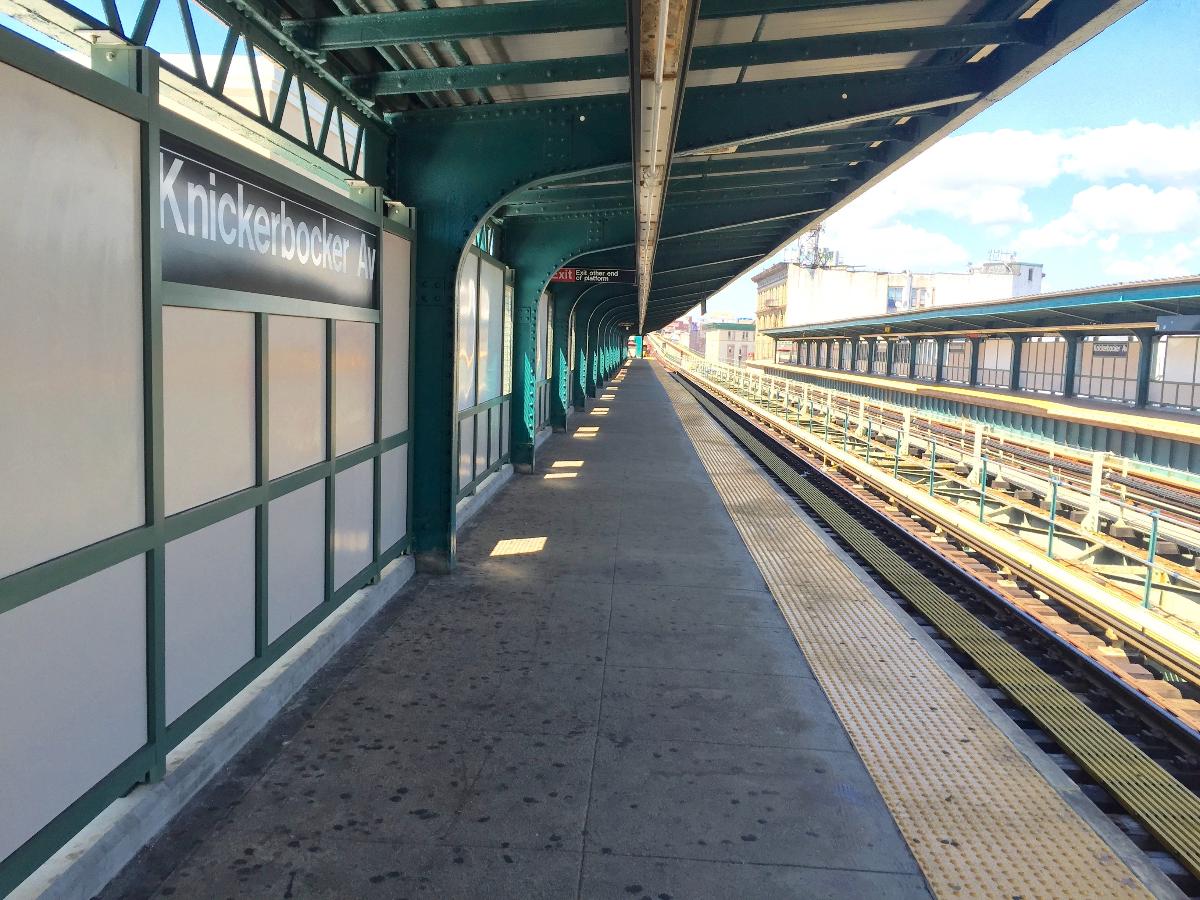 Metropolitan Avenue bound platform at Knickerbocker Avenue on the M 