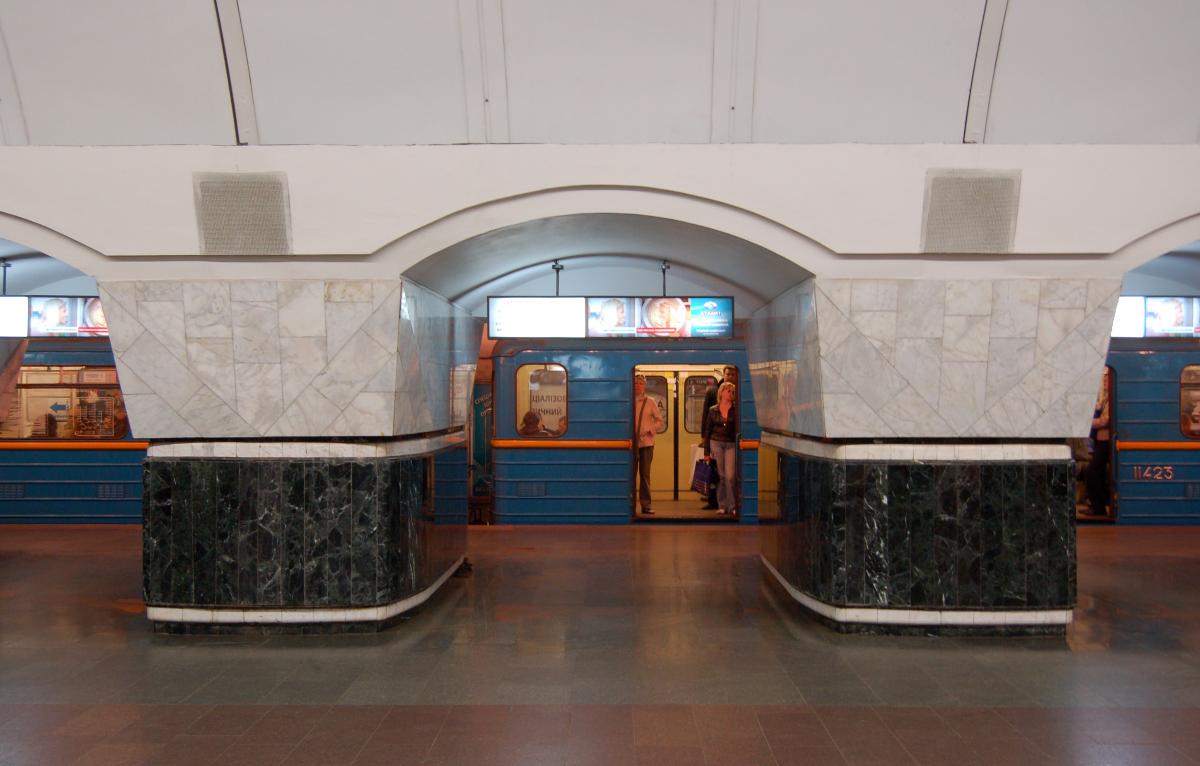 Lukianivska Metro Station 