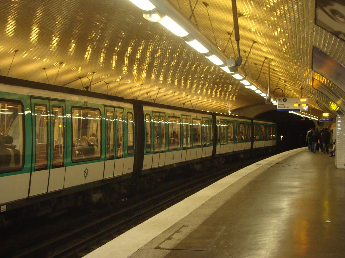 Metrobahnhof Ménilmontant 