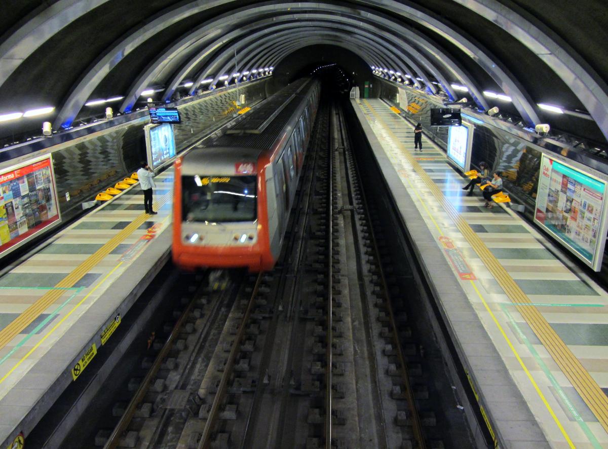 Metrobahnhof Cristóbal Colón 