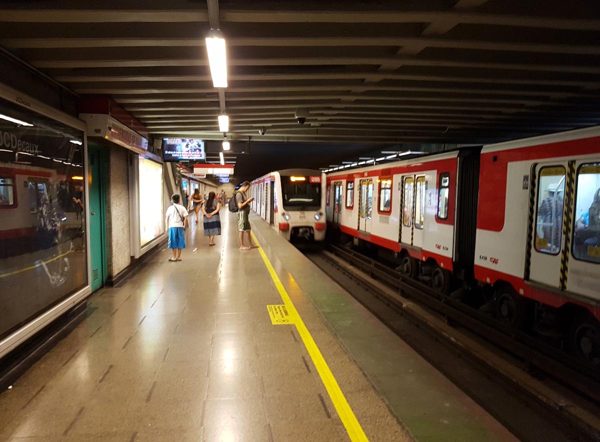 Metrobahnhof Universidad de Santiago 