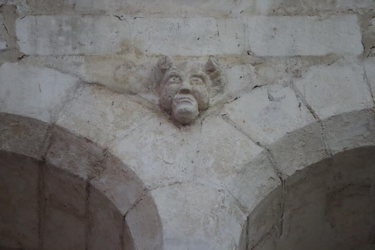 Intérieur de l'église Saint-Adrien de Mailly-le-Château (89) 