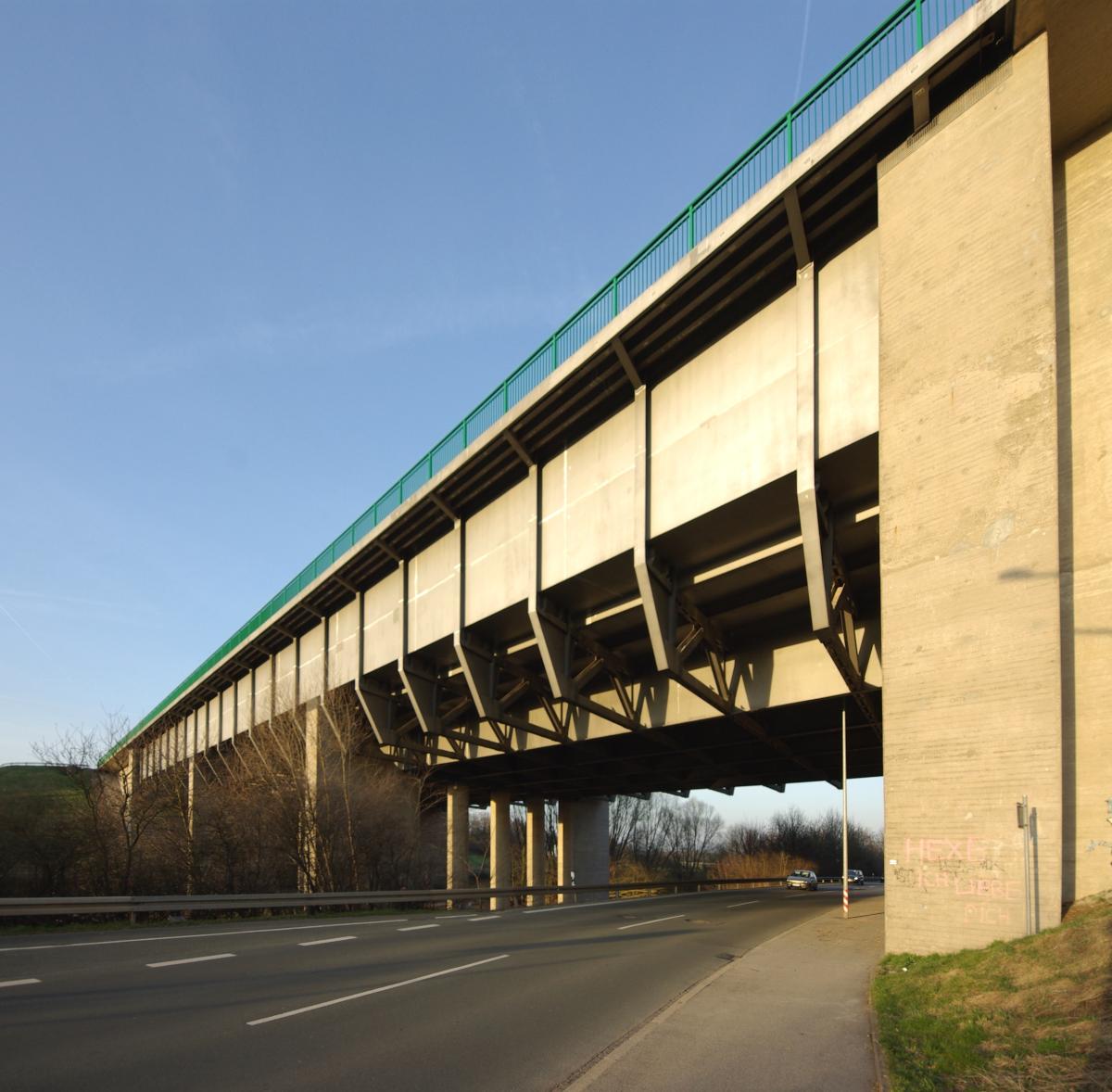 Stahltrogbrücke des Main-Donau-Kanals über das Zenntal bei Flexdorf / Atzenhof 