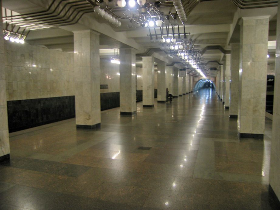 Metrobahnhof Mashinostroiteley 
