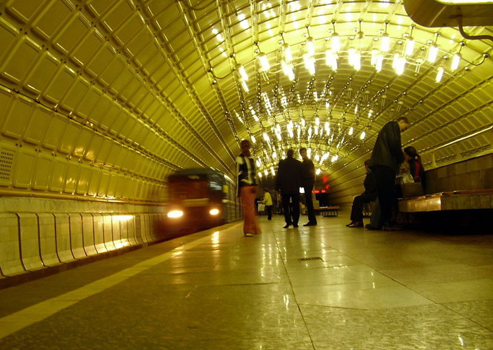 Metrobahnhof Metalurhiv 