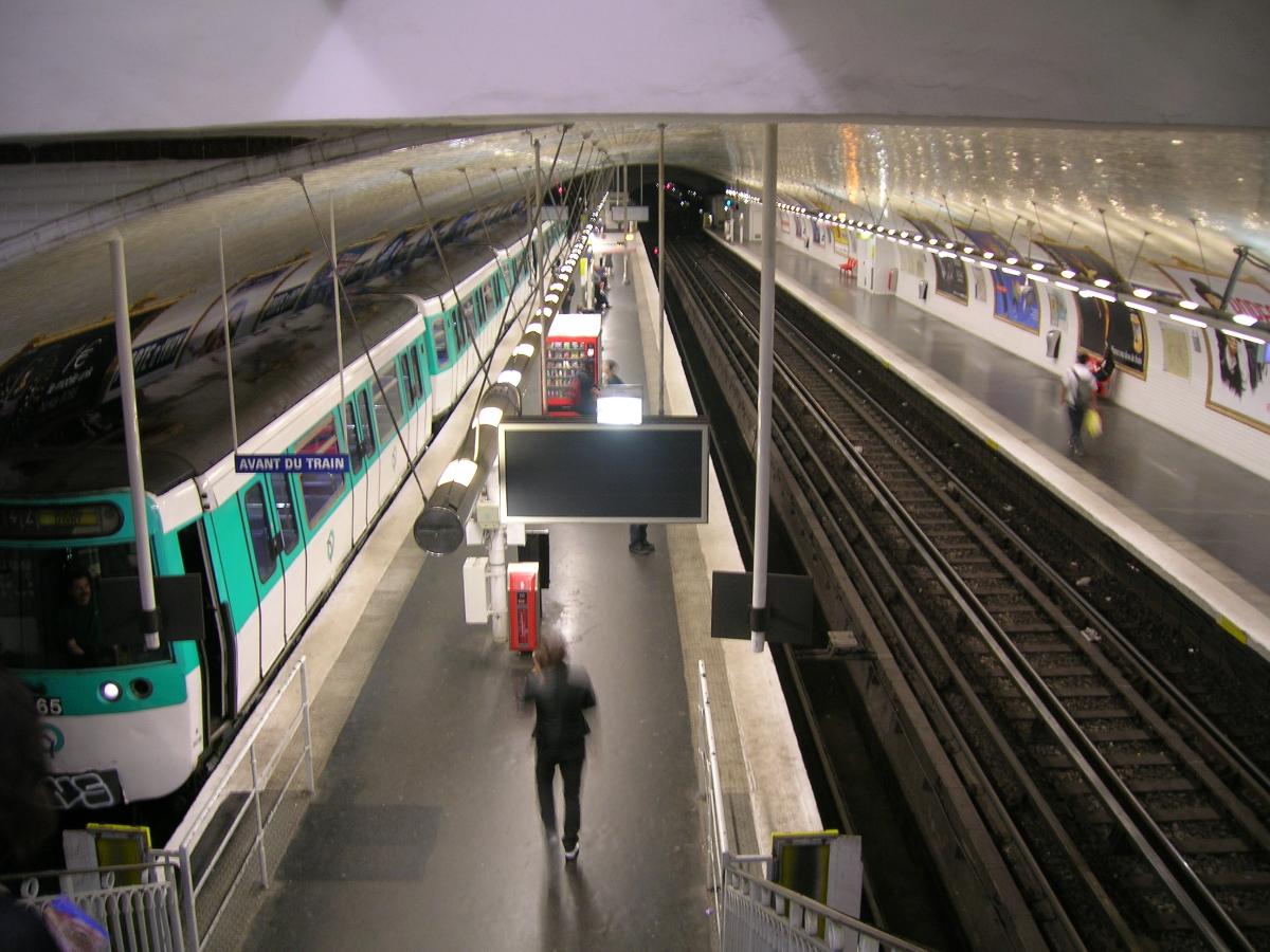 Quais de la station de métro Porte d'Ivry ligne 7, Paris 