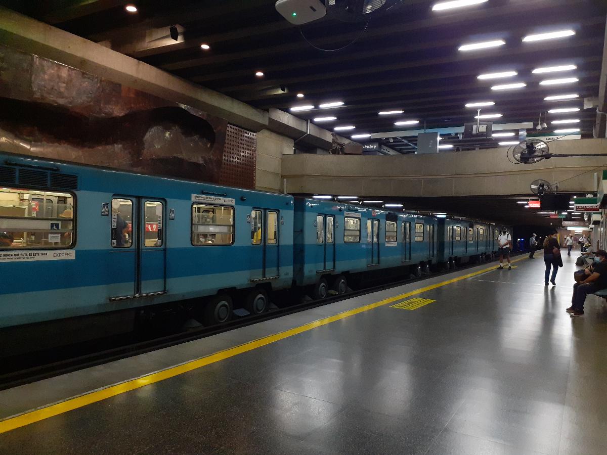 Metrobahnhof Plaza de Armas 