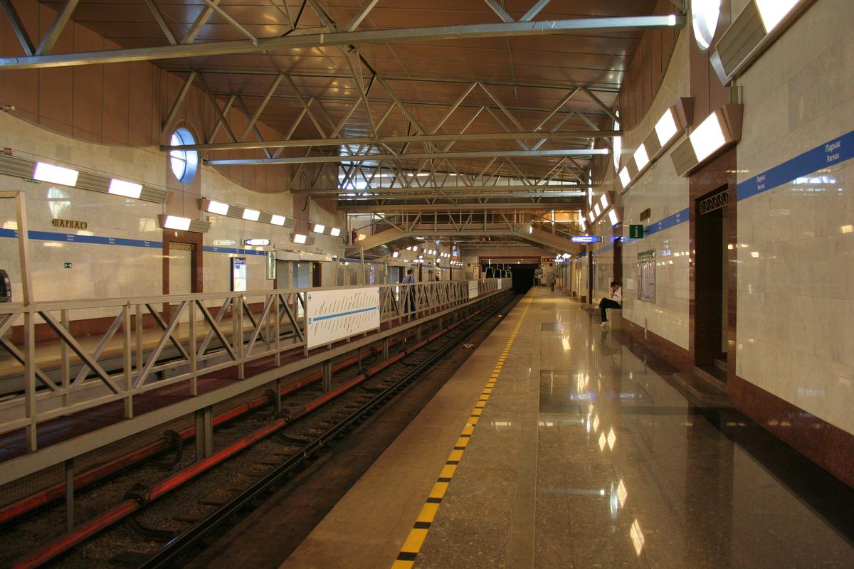 Metrobahnhof Parnas 