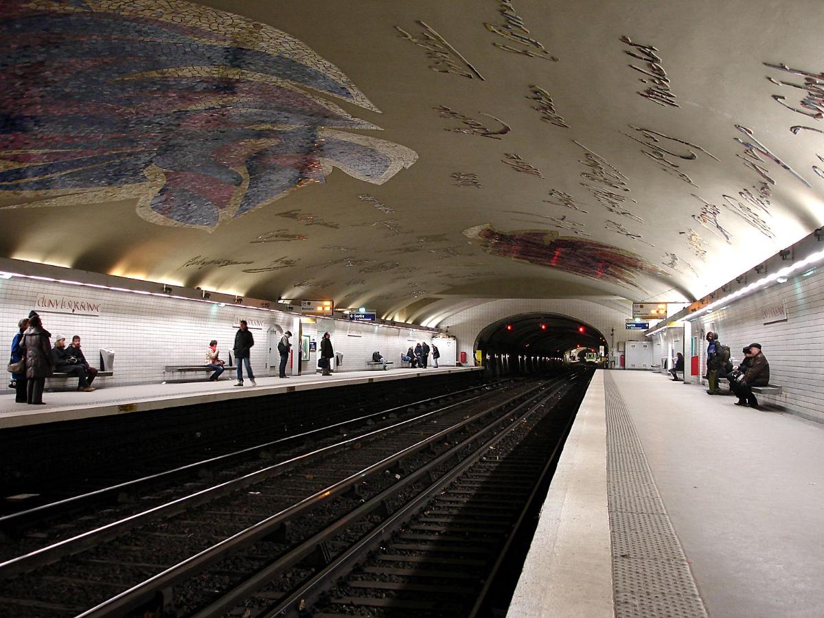 La station Cluny - La Sorbonne de la ligne 10 du métro de Paris, France 