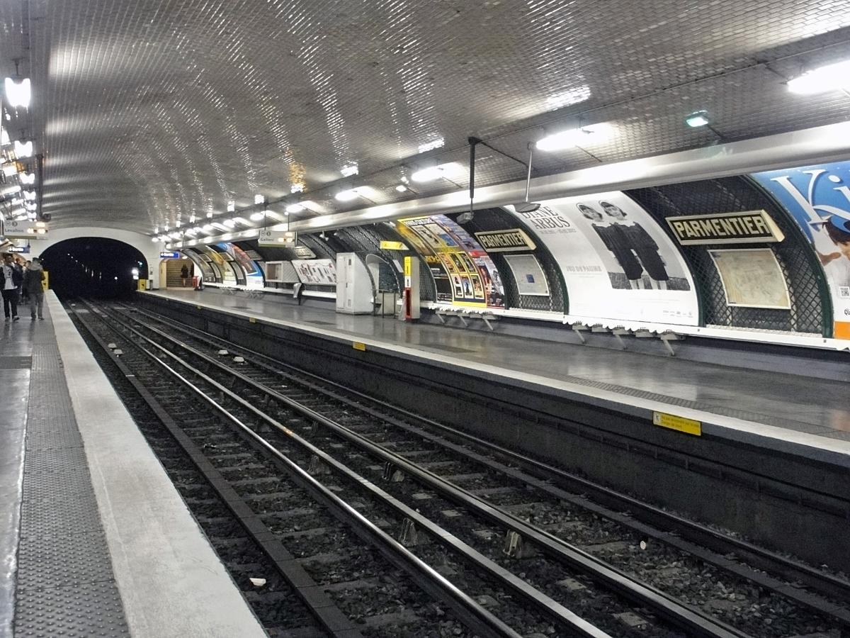 Station Parmentier de la ligne 3 du métro de Paris, France 